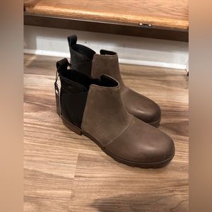 NWT- Sorel boots